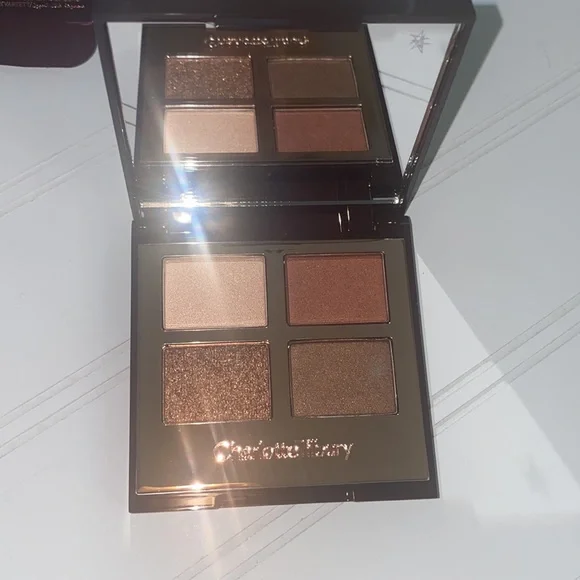 Charlotte Tilbury Bella Sofia Palette - Picture 4 of 5